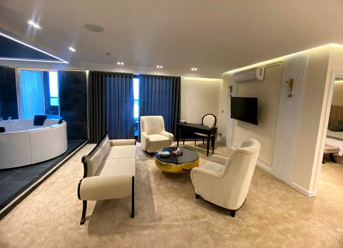 Alibaba https://cdn.alibaba.ir/ostorage/hotel-accommodation-images/680ce7de19aa61e2a799b1db_رویال سوییت (4).webp